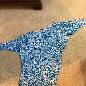 Tunic beautiful blue, feels like Piko material.